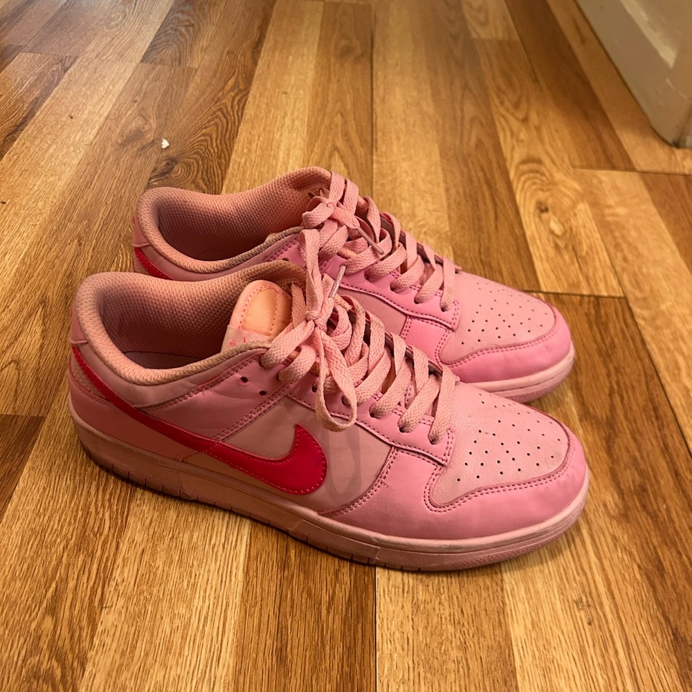 Nike triple Pink dunks